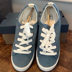 Size 6 women Bass-Kimmy color Denim